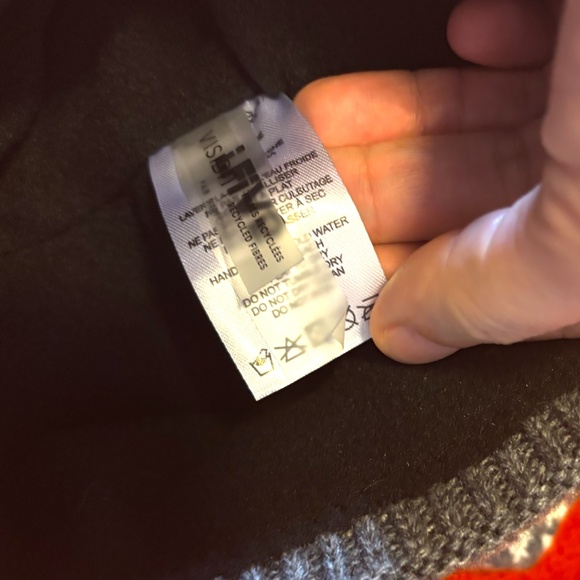 Eco-friendly gray and white Nordic wool blend jacquard pompom tuque hat NWT - Picture 6 of 8